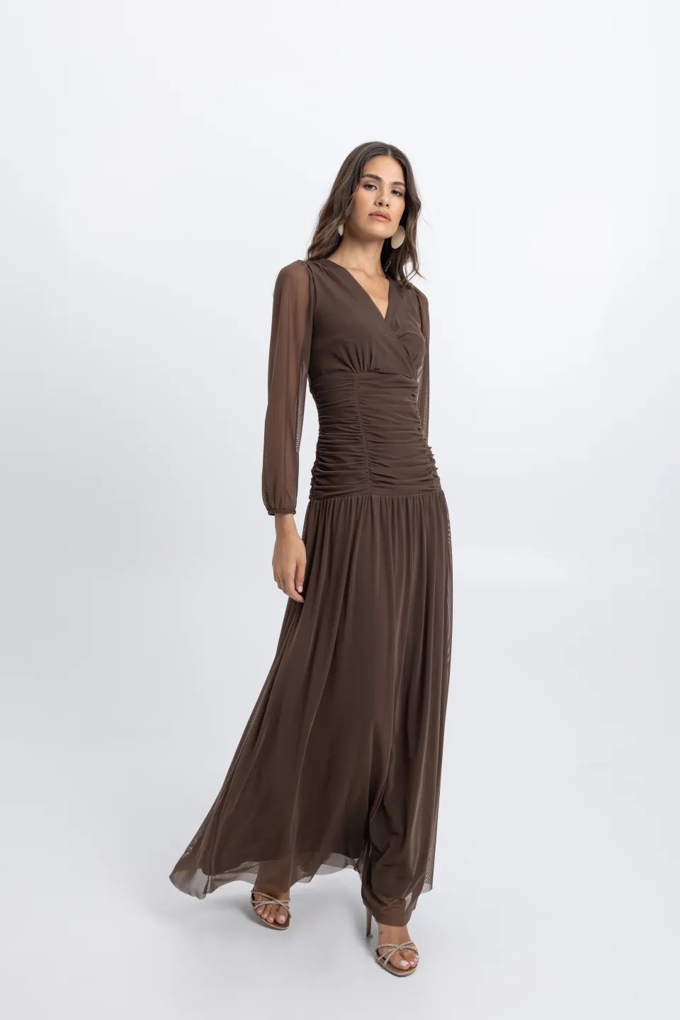 kafe-maxi-forema-me-soures-kai-diafaneia-sta-manikia (2)